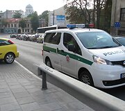 Kaune dviratininkas rėžėsi į automobilį