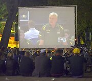 Kauniečiai stebi rungtynes