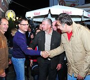 Pasveikinti sirgalių atvyko ir Gruzijos prezidentas Michailas Saaka&scaron;vilis (kairėje)