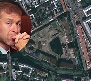 Rusų magnatas Romanas Abramovichius 2010 metais nusipirko Sankt Peterburge esančią Naujosios Olandijos salą. Joje milijardierius ketina statyti 400 mln. dolerių (beveik 1 milijardo litų) vertės meno muziejų.