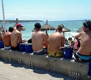 Atostogos su alkoholio kibirais