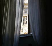 Trevi fontano kamputis per vie&scaron;bučio Fontana langą