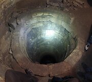 Katakombose galima rasti ir &scaron;ulinių, kuriuos vietiniai naudoja vandeniui pasemti. 