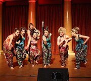 Studentų pasirodymai tarptautinės teatro dienos proga