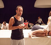 Oskaras Kor&scaron;unovas Venecijos bienalėje sukūrė sprogimą