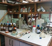 Seimo nario Manto Adomėno tėvas chemikas Povilas Adomėnas kaltinamas žmonių nuodijimu