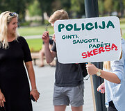 Protesto akcija, siekiant paraginti policiją geriau tirti neapykantos nusikaltimus