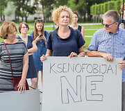 Protesto akcija, siekiant paraginti policiją geriau tirti neapykantos nusikaltimus