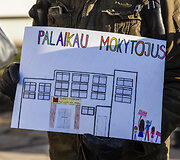 Mokytojų palaikymo akcija  &bdquo;&Scaron;MM, i&scaron;girsk mokytojus&ldquo; prie Vilniaus Žemynos progimnazijos