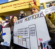 Mokytojų palaikymo akcija  &bdquo;&Scaron;MM, i&scaron;girsk mokytojus&ldquo; prie Vilniaus Žemynos progimnazijos