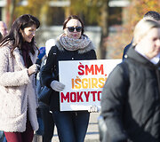 Mokytojų palaikymo akcija  &bdquo;&Scaron;MM, i&scaron;girsk mokytojus&ldquo; prie Vilniaus Žemynos progimnazijos