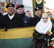 Vasario 16-osios minėjimas prie Lietuvos nepriklausomybės signatarų namų Vilniuje
