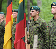 Vokiečių karių perlaidojimo ceremonijos akimirka
