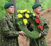 Vokiečių karių perlaidojimo ceremonijos akimirka