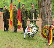 Vokiečių karių perlaidojimo ceremonijos akimirka