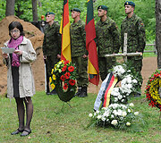 Vokiečių karių perlaidojimo ceremonijos akimirka