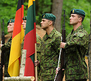 Vokiečių karių perlaidojimo ceremonijos akimirka
