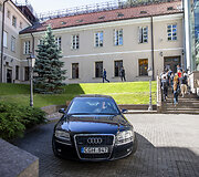 Automobilis, kuriuo vežiojamas Gitanas Nausėda