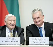 Prezidento Valdo Adamkaus konferencija