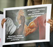 Jaunųjų konservatorių lygos protestas prie&scaron; Rimanto Sinkevičiaus paskyrimą į ministro postą