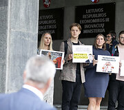 Jaunųjų konservatorių lygos protestas prie&scaron; Rimanto Sinkevičiaus paskyrimą į ministro postą