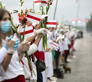 50 tūkstančių žmonių stojo į gyvą grandinę: lietuviai solidarizuojasi su baltarusiais