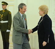 Lietuvos sportininkams - apdovanojimai i&scaron; prezidentės Dalios Grybauskaitės rankų