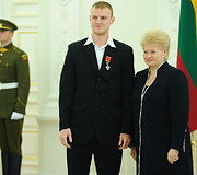 Lietuvos sportininkams - apdovanojimai i&scaron; prezidentės Dalios Grybauskaitės rankų