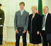 Lietuvos sportininkams - apdovanojimai i&scaron; prezidentės Dalios Grybauskaitės rankų