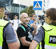 Mitinguotojai priartėjo prie Seimo
