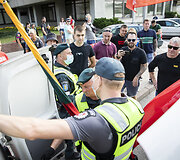 Mitinguotojai priartėjo prie Seimo