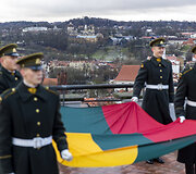 Naujos Lietuvos valstybės vėliavos i&scaron;kėlimo ceremonija