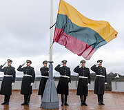 Naujos Lietuvos valstybės vėliavos i&scaron;kėlimo ceremonija