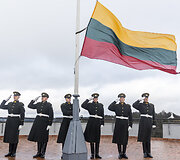 Naujos Lietuvos valstybės vėliavos i&scaron;kėlimo ceremonija