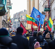 Vasario 16-ąją Vilniaus centre - gausios policijos pajėgos, pasirodė ir protestuotojų