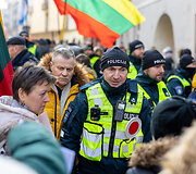 Vasario 16-ąją Vilniaus centre - gausios policijos pajėgos, pasirodė ir protestuotojų