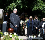 Atsisveikinimas su aktoriumi Regimantu Adomaičiu
