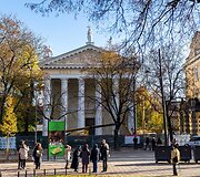Sugrąžintos skulptūros ant Vilniaus evangelikų reformatų bažnyčios stogo
