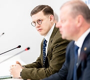 Arnoldas Pikžirnis, Saulius Skvernelis