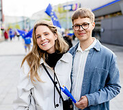 Stebėti antrojo &bdquo;Eurovizijos&ldquo; pusfinalio rinkosi pasipuo&scaron;ę gerbėjai