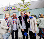 Stebėti antrojo &bdquo;Eurovizijos&ldquo; pusfinalio rinkosi pasipuo&scaron;ę gerbėjai
