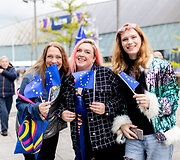 Stebėti antrojo &bdquo;Eurovizijos&ldquo; pusfinalio rinkosi pasipuo&scaron;ę gerbėjai