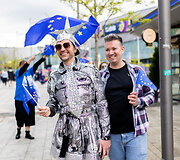 Stebėti antrojo &bdquo;Eurovizijos&ldquo; pusfinalio rinkosi pasipuo&scaron;ę gerbėjai