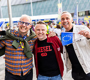 Stebėti antrojo &bdquo;Eurovizijos&ldquo; pusfinalio rinkosi pasipuo&scaron;ę gerbėjai