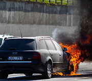Sostines Drujos gatvėje užsiliepsnojo &bdquo;Audi&ldquo;