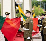 Valstybės vėliavos pakėlimo ceremonija Nepriklausomybės aik&scaron;tėje