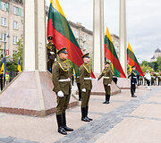 Valstybės vėliavos pakėlimo ceremonija Nepriklausomybės aik&scaron;tėje
