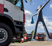 Prie&scaron;gaisrinės apsaugos ir gelbėjimo departamentas pristatė 20 naujų vidutinės klasės automobilinių cisternų.