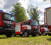 Prie&scaron;gaisrinės apsaugos ir gelbėjimo departamentas pristatė 20 naujų vidutinės klasės automobilinių cisternų.