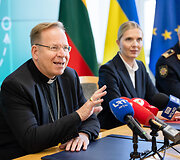Gintaras Gru&scaron;as, Agnė Bilotaitė, Saulius Greičius